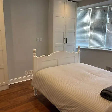 Entire Ground Floor Apartment In Watford Exterior photo