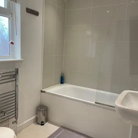Entire Ground Floor Apartment In Watford Exterior photo