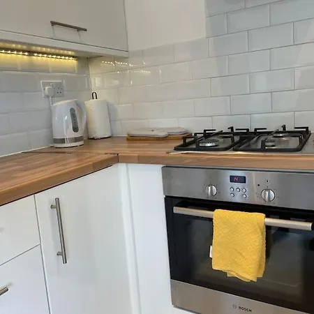 Entire Ground Floor Apartment In Watford Exterior photo