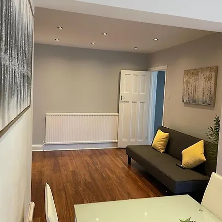 Entire Ground Floor Apartment In Watford Exterior photo