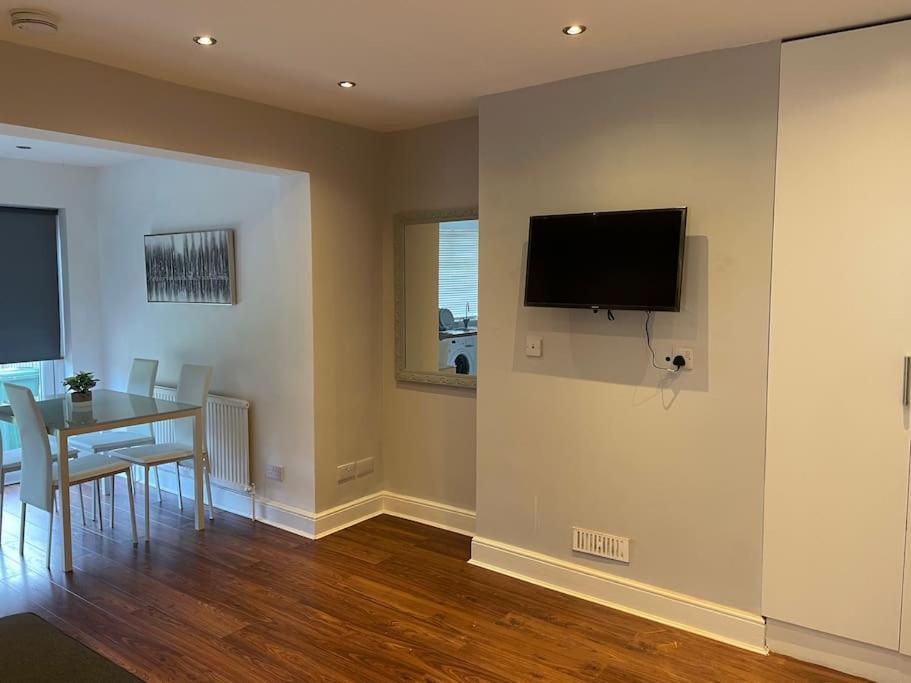 Entire Ground Floor In Appartement
