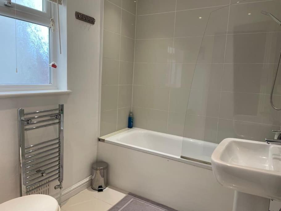 Appartement Entire Ground Floor In *
